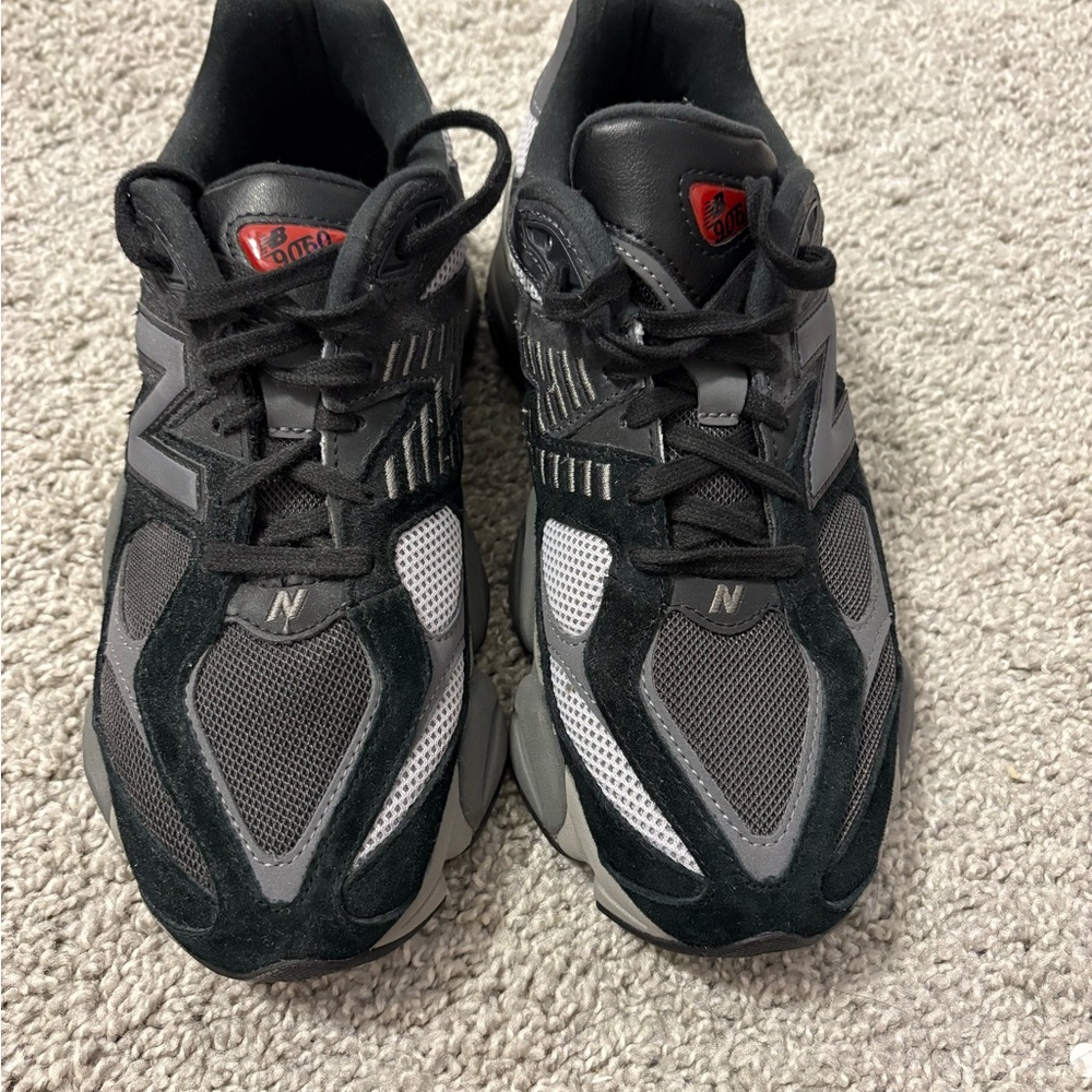 Unworn!! New Balance 9060 Black and grey